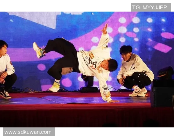 北京街舞队包夹现象解析:街舞文化中的团队协作与竞争关系探讨